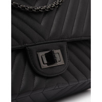 Chanel Reissue 2.55 227 aus Leder in Schwarz