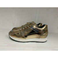 Santoni Sneakers aus Lackleder in Gold