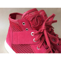 Chanel Chaussures de sport en Daim en Rouge