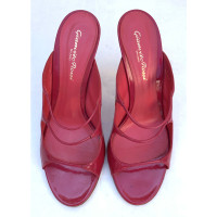 Gianvito Rossi Sandals Patent leather in Fuchsia