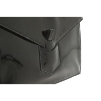 Yves Saint Laurent Clutch aus Lackleder in Schwarz