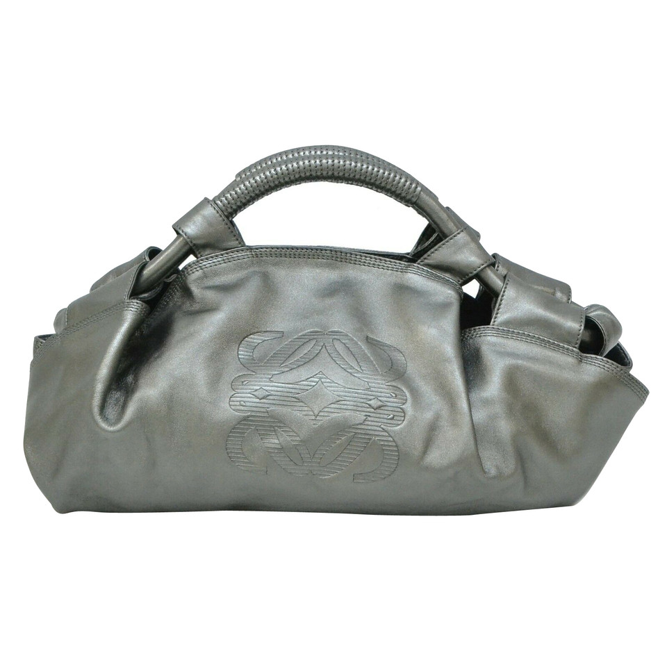 Loewe Handtasche aus Lackleder in Grau