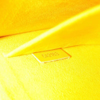 Louis Vuitton Pochette Accessoires in Pelle verniciata in Giallo