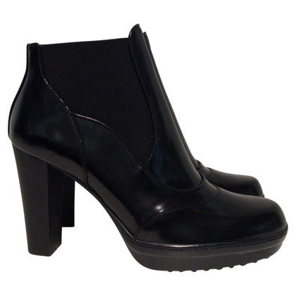 Tod's Patent leather ankle boots