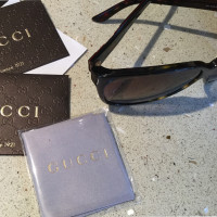 Gucci Des lunettes de soleil
