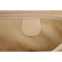 Gucci Handtasche aus Wildleder in Beige