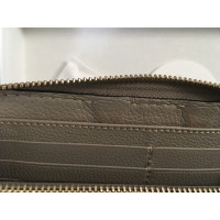 Chloé Täschchen/Portemonnaie aus Leder in Grau