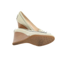 Tod's Wedges Patent leather in Beige