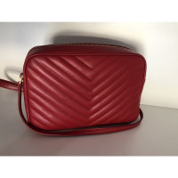 Saint Laurent Lou Camera Bag en Cuir en Rouge