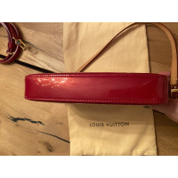 Louis Vuitton Pochette NM23 Lakleer in Rood