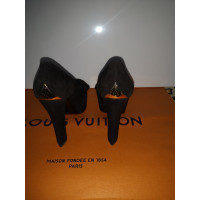 Louis Vuitton Pumps/Peeptoes Suede in Black