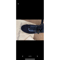Louis Vuitton Sneakers in Bruin