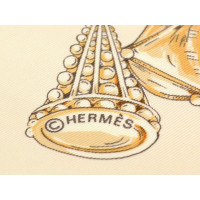 Hermès Carré 90x90 in Seta in Beige