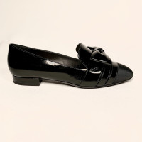 Chanel Slippers/Ballerina's Lakleer in Zwart