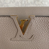 Louis Vuitton Capucines MM36 aus Leder in Beige
