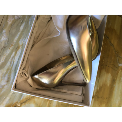 Gianvito Rossi Pumps/Peeptoes aus Lackleder in Gold