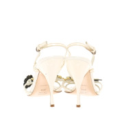 Miu Miu Sandalen aus Lackleder in Creme