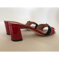 Bally Sandalen aus Lackleder in Rot