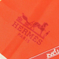 Hermès Echarpe/Foulard en Soie en Orange