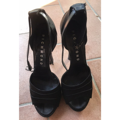 Richmond Sandals in Black