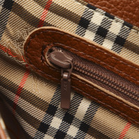 Burberry Umhängetasche aus Leder in Braun