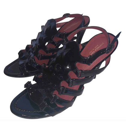 Bottega Veneta Sandals Patent leather in Black
