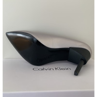 Calvin Klein Sandalen aus Leder in Silbern
