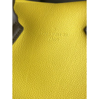 Louis Vuitton Tote W aus Leder in Gelb