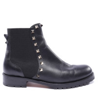 Valentino Garavani Rockstud aus Leder in Schwarz