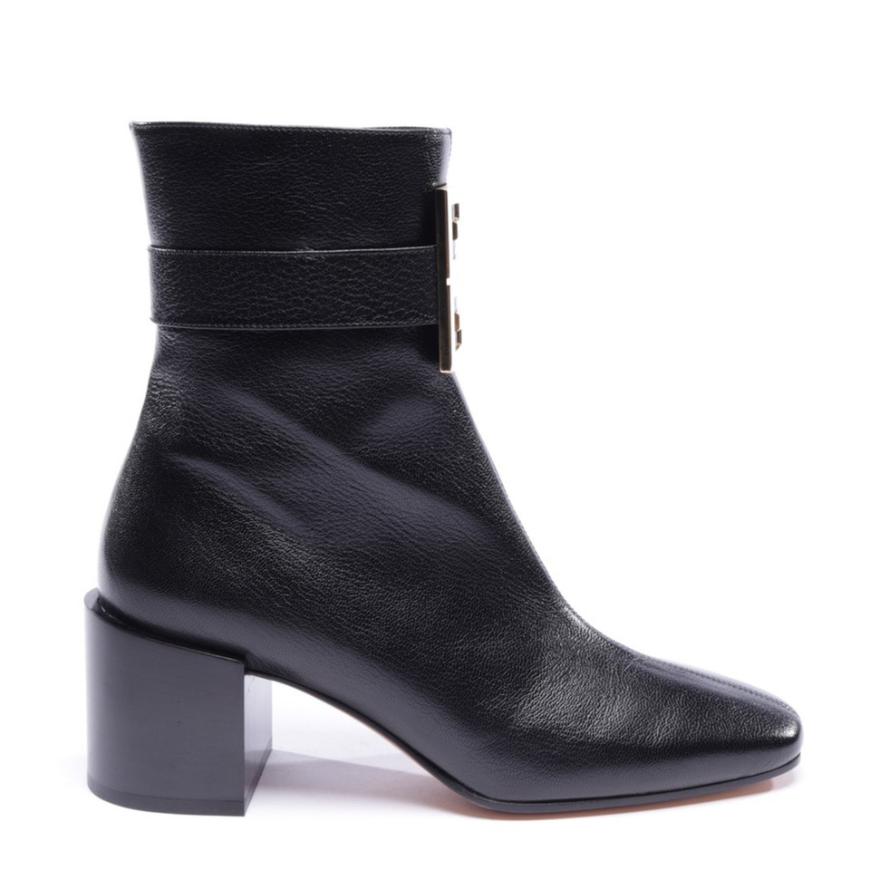 Givenchy Ankle boots Leather in Black