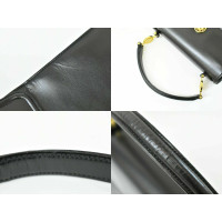 Gianni Versace Handtasche aus Leder in Schwarz