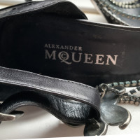 Alexander McQueen Sandalen aus Leder in Schwarz