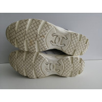 Chanel Sneakers aus Leder in Türkis