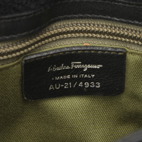 Salvatore Ferragamo Umhängetasche aus Leder in Schwarz