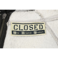 Closed Robe