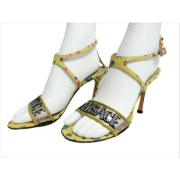 Versace Sandalen aus Leder in Gelb