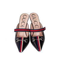 Gucci Pumps/Peeptoes aus Leder in Schwarz