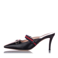 Gucci Pumps/Peeptoes aus Leder in Schwarz