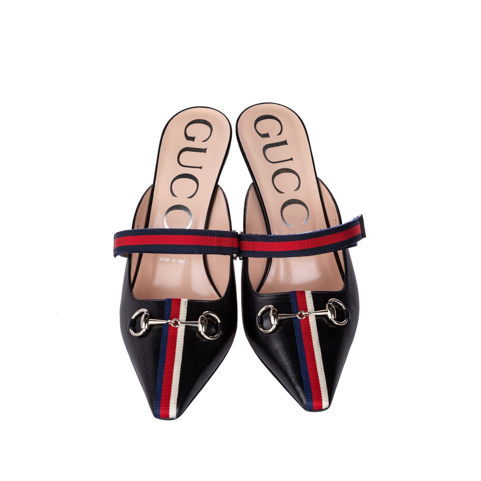 Gucci Pumps/Peeptoes en Cuir en Noir