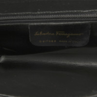 Salvatore Ferragamo Umhängetasche aus Leder in Schwarz