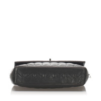 Chanel Chocolate Bar Flap Bag aus Leder in Schwarz