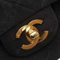 Chanel Classic Flap Bag aus Wildleder in Schwarz