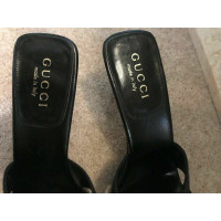 Gucci Sandalen aus Leder in Schwarz