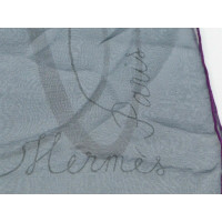 Hermès Schal/Tuch aus Seide in Grau