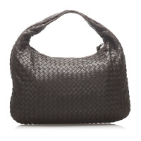 Bottega Veneta Umhängetasche aus Leder in Schwarz