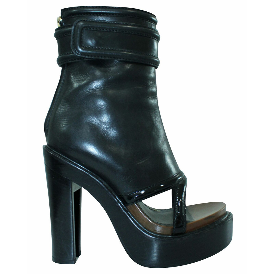 Givenchy Stiefel aus Leder in Schwarz