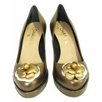 Chanel Sandalen aus Leder in Gold