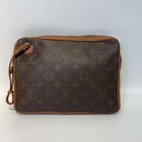 Louis Vuitton Handtasche aus Leder in Braun