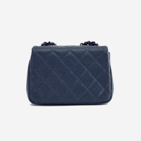 Chanel Classic Flap Bag Mini Square aus Leder in Blau
