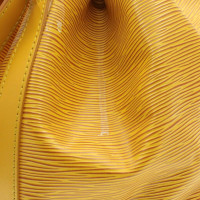 Louis Vuitton Noé Petit aus Lackleder in Gelb